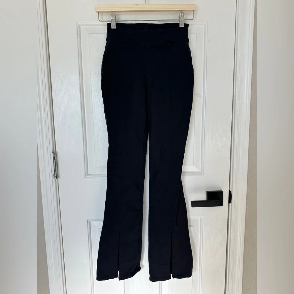 ALO Yoga Airbrush High-Waist Flutter Black Leggings - Size XSmall